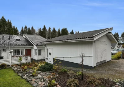 Etupihan autotalli ja varasto - Framgård med garage och förråd