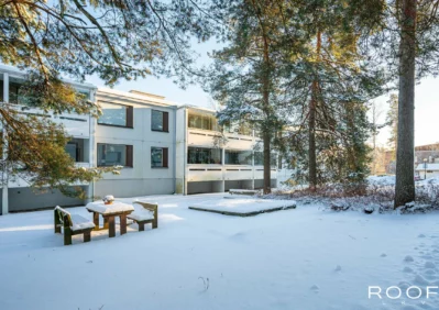 Asunto Oy Lehtohovi on puistomaisen pihapiirin ympäröimä taloyhtiö Espoon Viherlaaksossa.