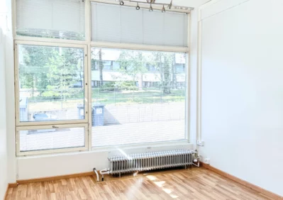 Avara valoisa olohuone